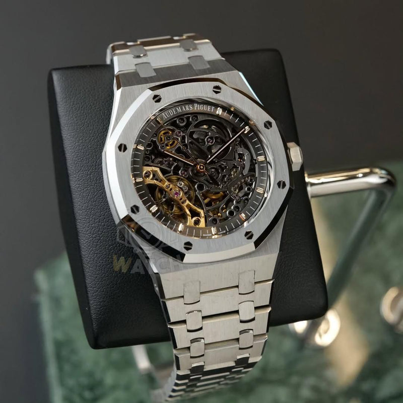 The new Audemars Piguet involves a very complex manufacturing procedure, provides greatly improved precision and stability.